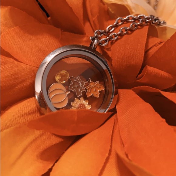 Profile Picture of Alison Clayton (@alisong123) on Poshmark