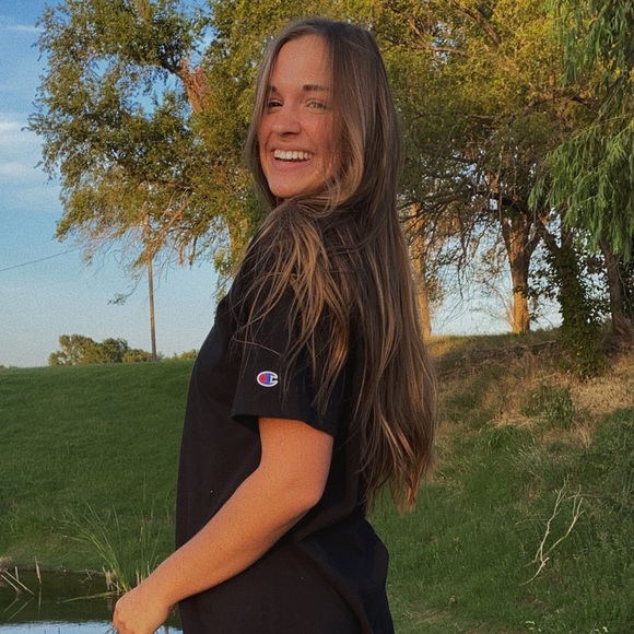 Profile Picture of Kate Deterding (@katedeterding) on Poshmark