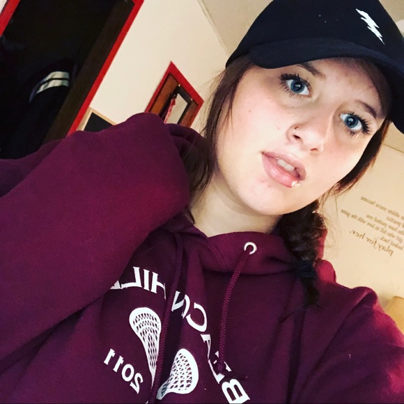 Profile Picture of Emma Mcquistion (@emma_jo_15) on Poshmark