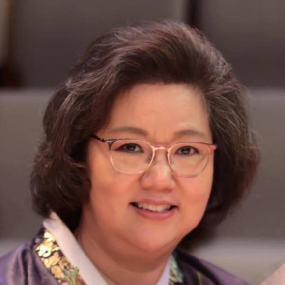 Profile Picture of Jiae kim Lee (@jiaeya) on Poshmark