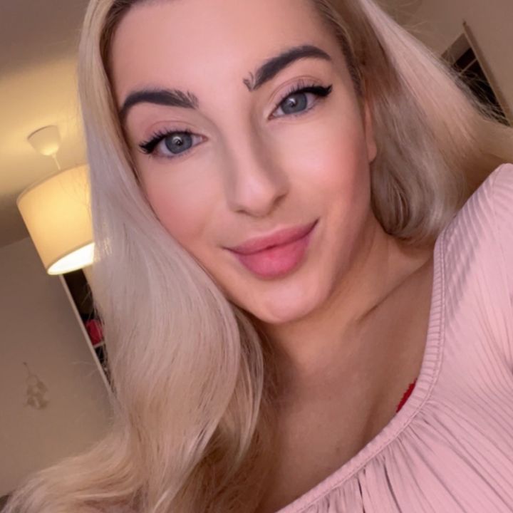 Profile Picture of Amy Cuddles (@amycuddles_) on Tiktok