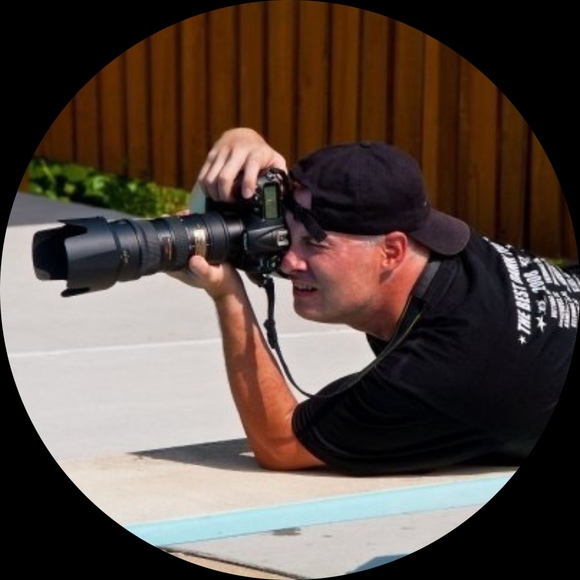 Profile Picture of Robert Caffrey (@photo_wardrobe) on Poshmark