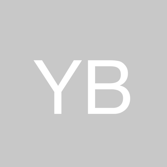 Profile Picture of Yvh Baunkj (@jessihumble665) on Poshmark