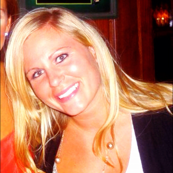 Profile Picture of Dana Jakoubek (@danalaurel) on Poshmark