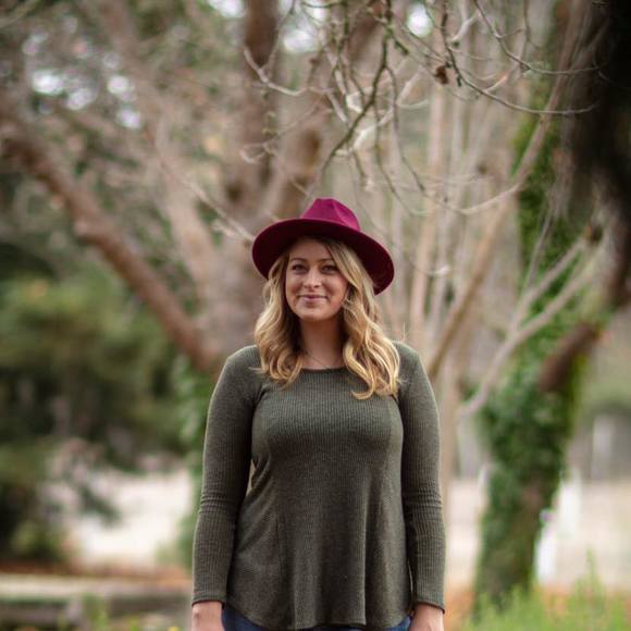 Profile Picture of Brook Jaeckels (@brookjaeckels) on Poshmark