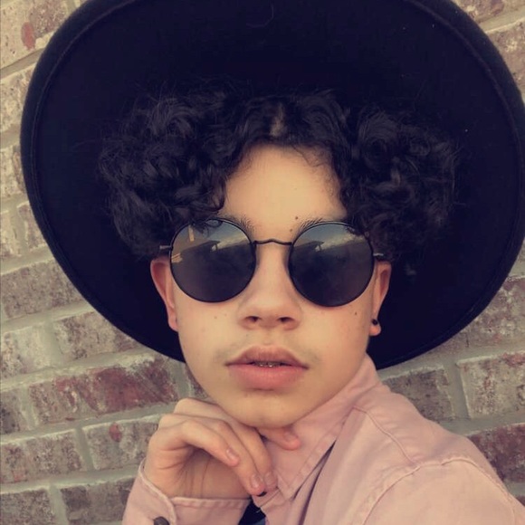 Profile Picture of Benjamin Stevens (@benjaminstev752) on Poshmark