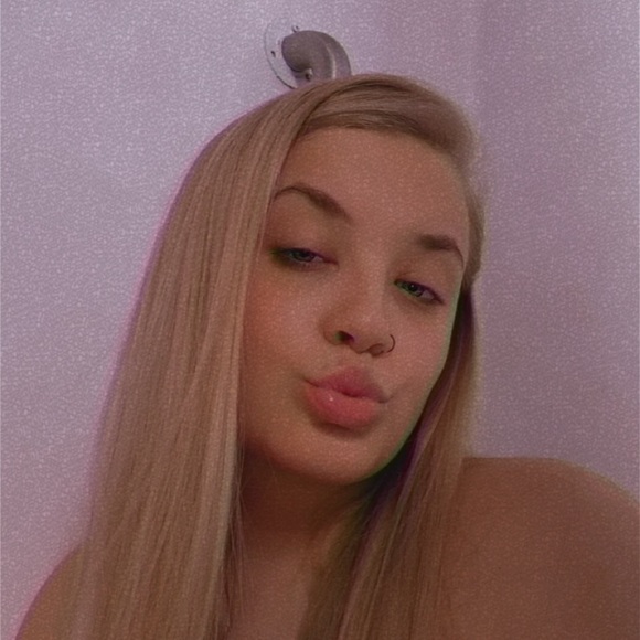 Profile Picture of Jenna Pakulski (@jpakulski2) on Poshmark