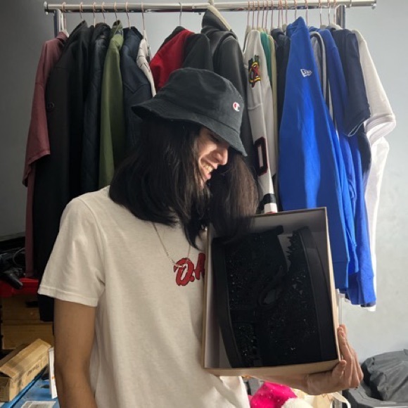 Profile Picture of Joey Clemente (@joeyclemente839) on Poshmark