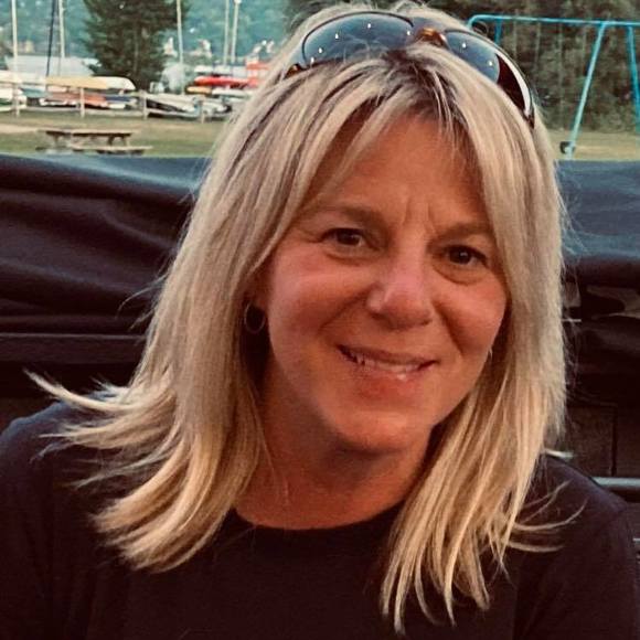 Profile Picture of Christine Rheault (@christ7272) on Poshmark