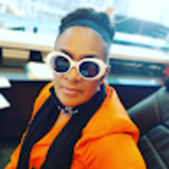 Profile Picture of Iris Houston (@irissoldit) on Poshmark
