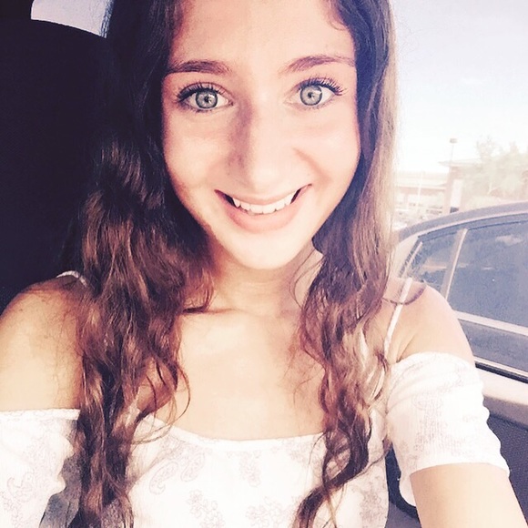 Profile Picture of Jessica Bedenko (@jessicambedenko) on Poshmark