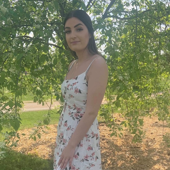 Profile Picture of Leigh Gessner (@leighgessner) on Poshmark
