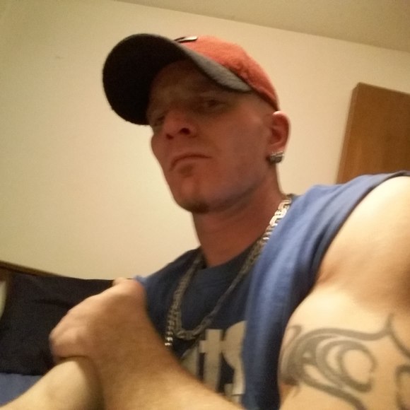 Profile Picture of Dan Braconnier (@dandemic) on Poshmark