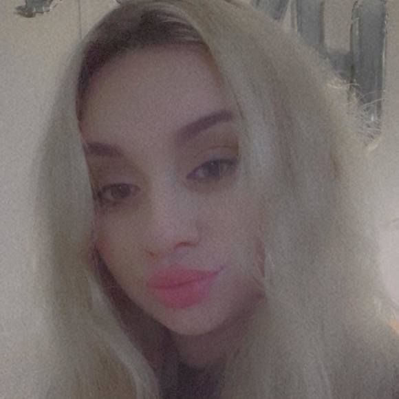 Profile Picture of Biancaa'nicolee Albaradoo (@biancaalb) on Poshmark