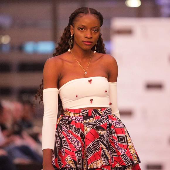 Profile Picture of Chrislove Makiese (@makslove) on Poshmark