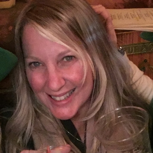 Profile Picture of Danielle Gianfortune (@dannigia) on Poshmark