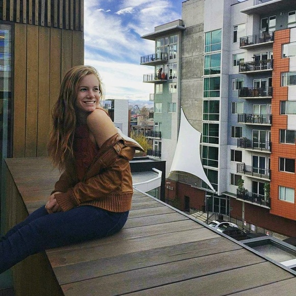 Profile Picture of Emily Kleinfelter (@ekleinfelter) on Poshmark