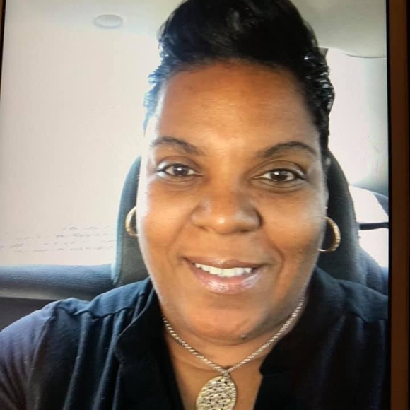 Profile Picture of Carolyn Cobbs (@ccobbs44) on Poshmark