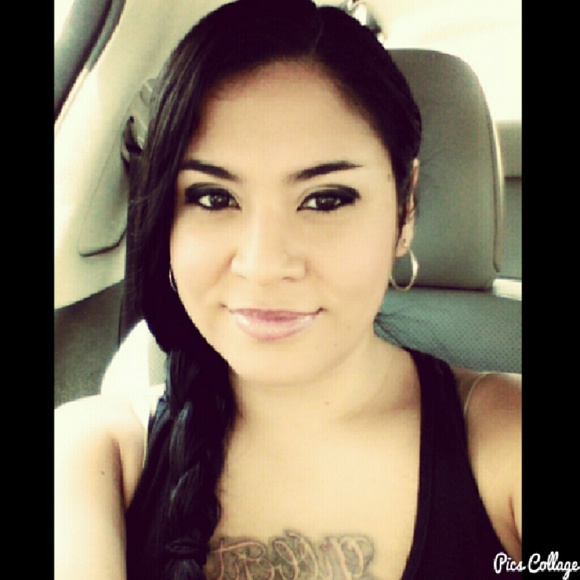 Profile Picture of Jennifer Gomez (@jenngee87) on Poshmark