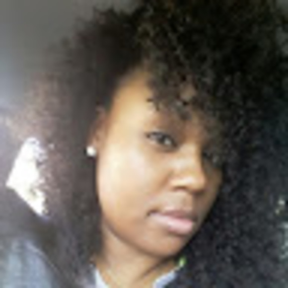 Profile Picture of Joei Hoskins (@joeihoskins) on Poshmark