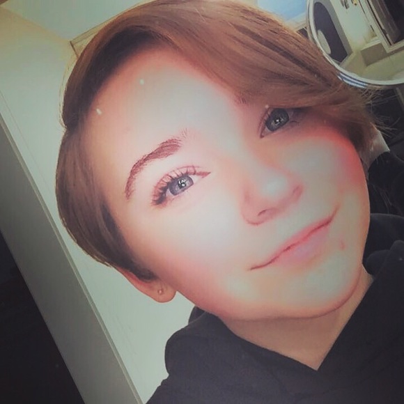 Profile Picture of Caitlyn Kunzer (@caitlynkunzer) on Poshmark