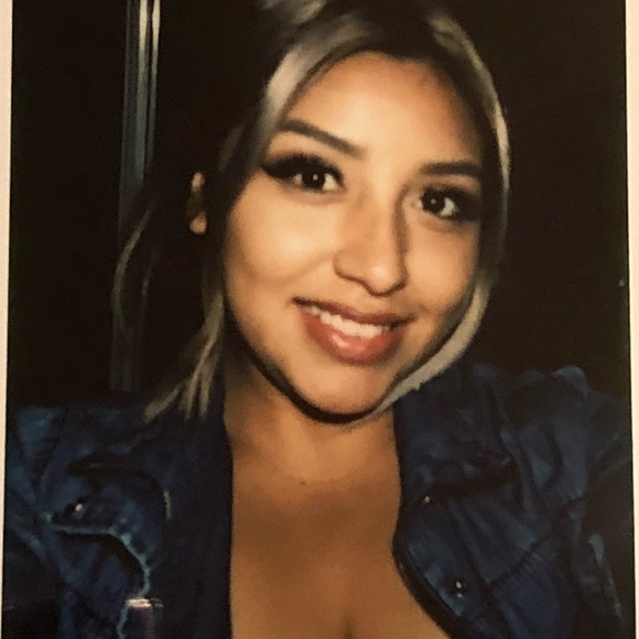 Profile Picture of Shannon Escobar (@xxescobar) on Poshmark