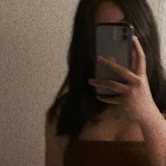 Profile Picture of Elyse Redelicia (@eroshann06) on Poshmark