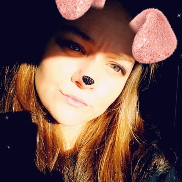 Profile Picture of Heather Cuthbertson (@hholden888) on Poshmark