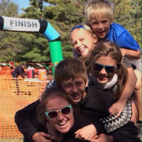 Profile Picture of Amanda Bowling (@bowlingamanda) on Poshmark