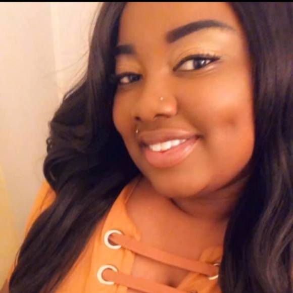 Profile Picture of Tache Sallet (@attache14) on Poshmark