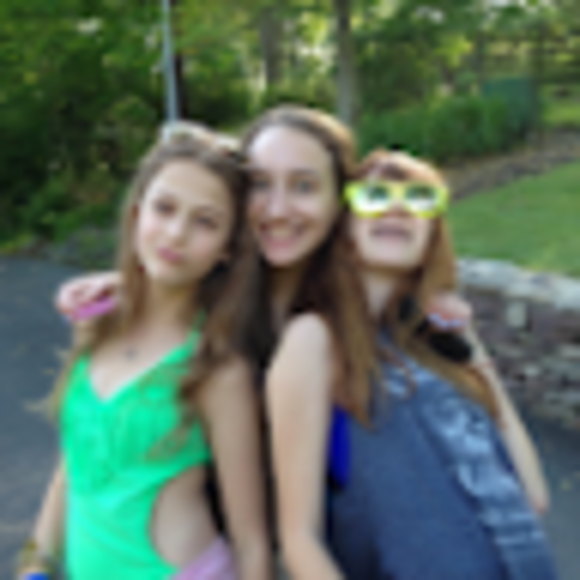 Profile Picture of Danielle Shapiro (@danishap2001) on Poshmark