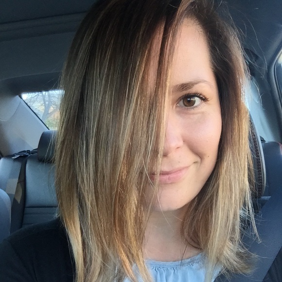 Profile Picture of Leslie Stakeman (@lstakeman) on Poshmark