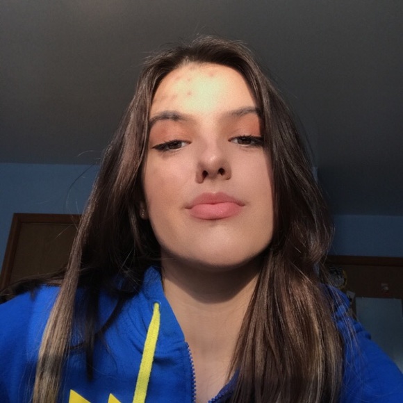 Profile Picture of Solomiya Pylypiv (@pylypivsolomiya) on Poshmark