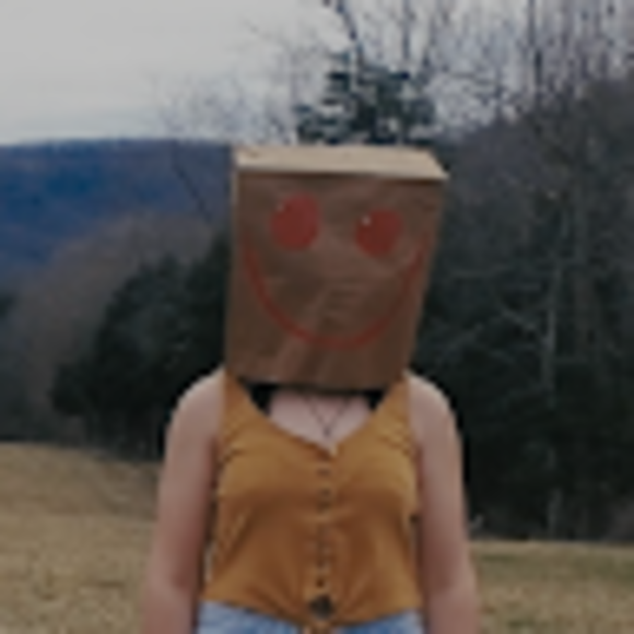 Profile Picture of Jo Wiegandt (@josiewiegandt) on Poshmark