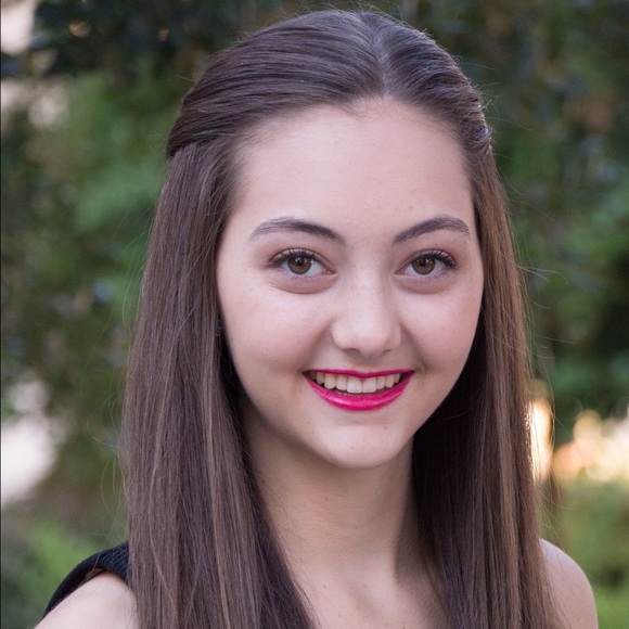 Profile Picture of Abigail Jacobstein (@apjacobstein15) on Poshmark