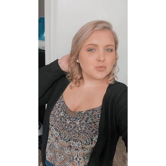 Profile Picture of Taylor Grider (@taylorgrider2) on Poshmark