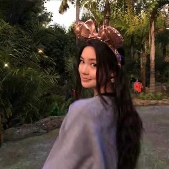 Profile Picture of Takis Mcginlayuv (@takismcginlayuv) on Poshmark