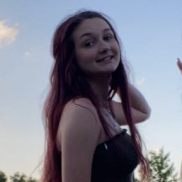 Profile Picture of Haley Lutts (@haleyfaye2004) on Poshmark
