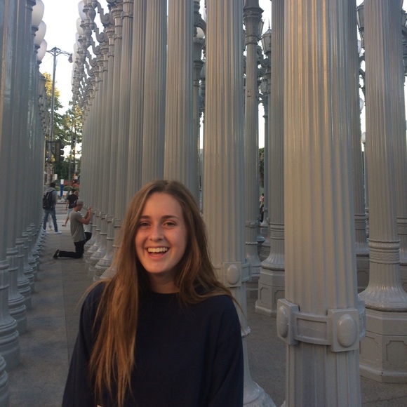 Profile Picture of Taryn Tindill (@taryntind) on Poshmark