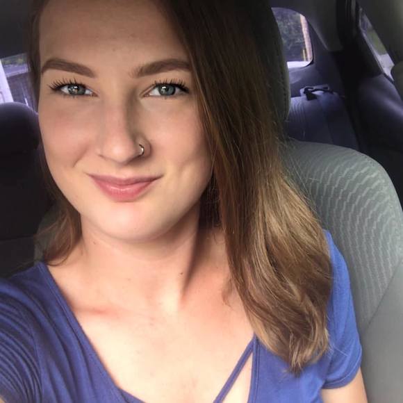 Profile Picture of Mandy Scott (@mandyscott548) on Poshmark