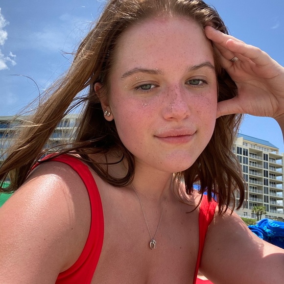 Profile Picture of Alexandrya Kozlowski (@alexandryak) on Poshmark