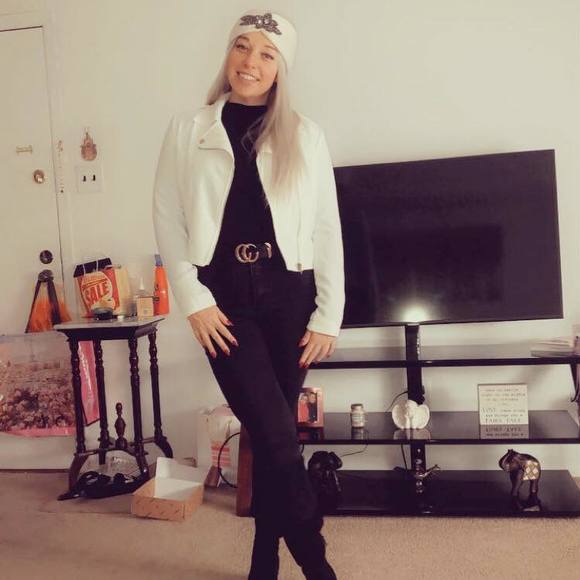 Alena Ateshova - Poshmark Profile Picture of Alena Ateshova (@ateshovaa) on Poshmark