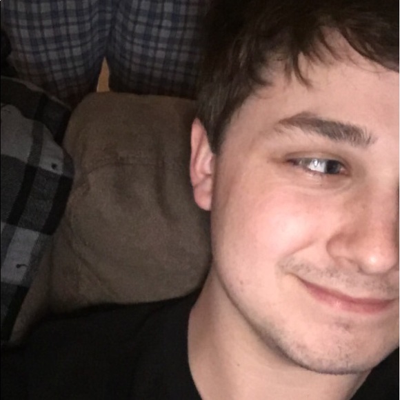 Profile Picture of Sean Cauley (@seanhota) on Poshmark