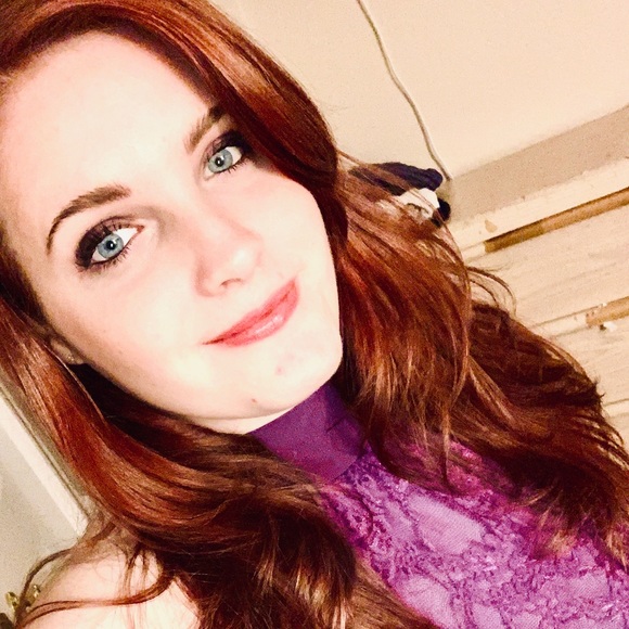 Profile Picture of Alexandria Soderlind (@soderlindgirl) on Poshmark