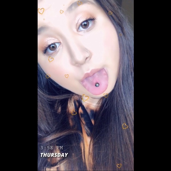 Profile Picture of Samantha While (@swhile32) on Poshmark