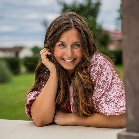 Profile Picture of Kenna Stuart (@kenna_stuart) on Poshmark