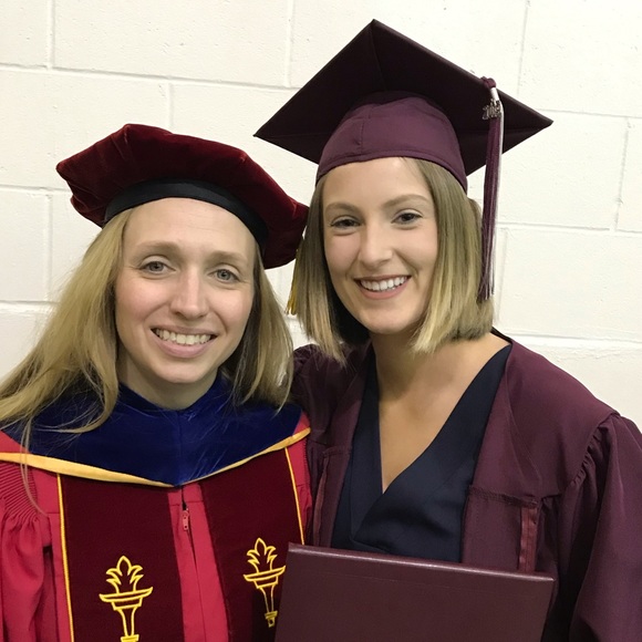 Profile Picture of Nicole Lallier (@nicolelallier) on Poshmark