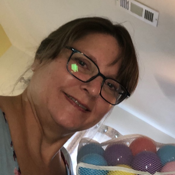 Profile Picture of Linda Sigurdson (@lindasigurdson) on Poshmark