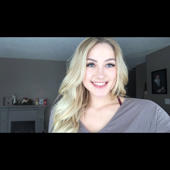 Profile Picture of Macey Afseth (@maceyafseth) on Poshmark