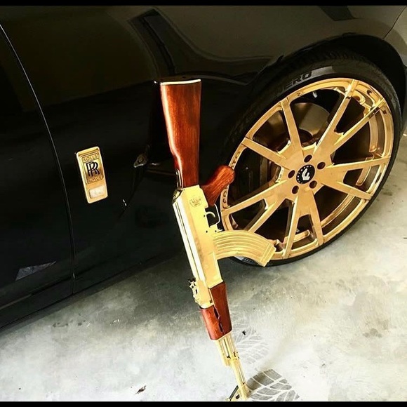 Profile Picture of Carlos Adrian (@carrillo915) on Poshmark